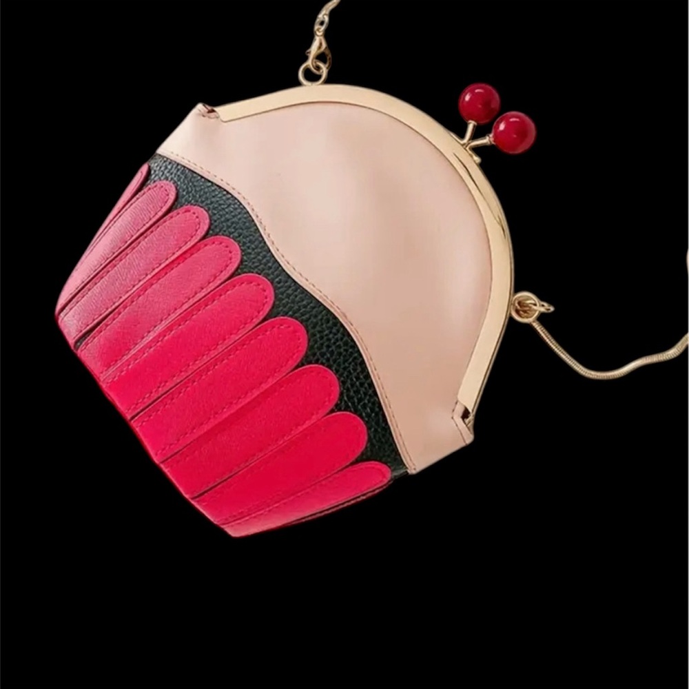 Cupcake Crossbody Bag W/ Kisslock - Picture 3 of 4